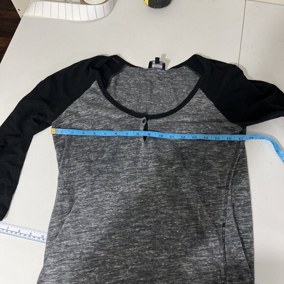 Aritza Wilfred Free Grey and Black Raglan Top Womens Size S - Picture 6 of 8